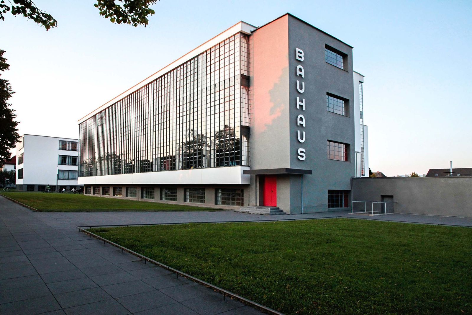 رحلة Bauhaus School مدرسة الباوهاوس